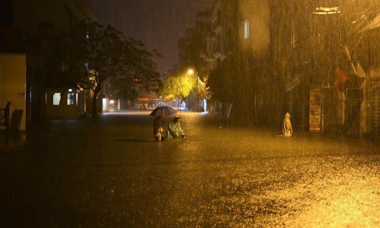 Hình ảnh Hà Nội mưa ngày và đêm