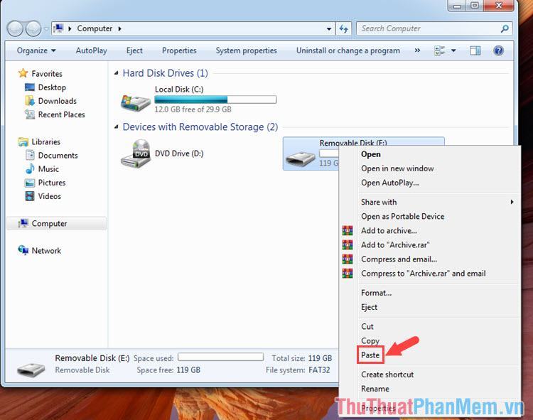 Mở My Computer và nhấp chuột phải vào ổ USB và chọn Paste