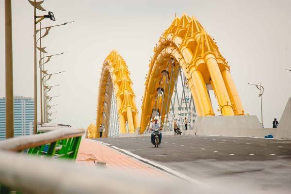 Hình ảnh trên cầu Rồng Đà Nẵng