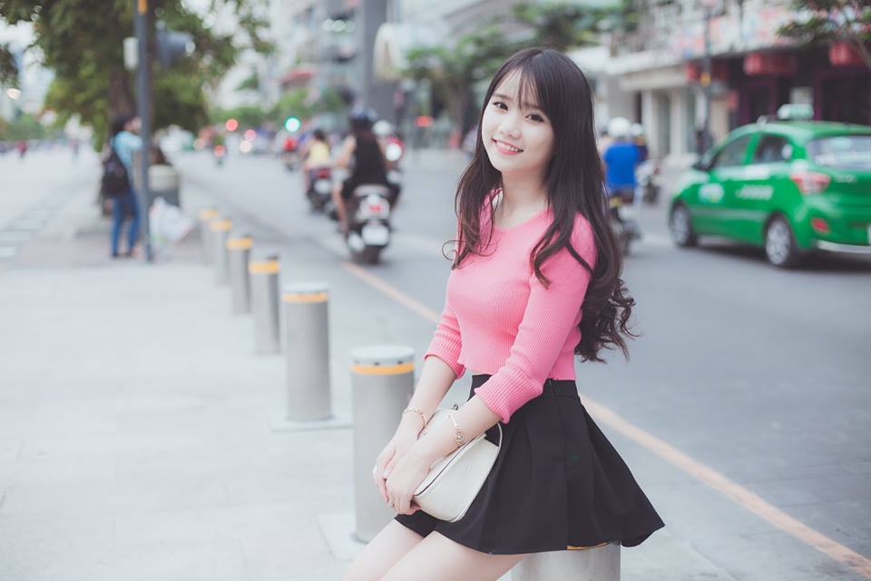 Ảnh girl xinh mặc váy xếp ly