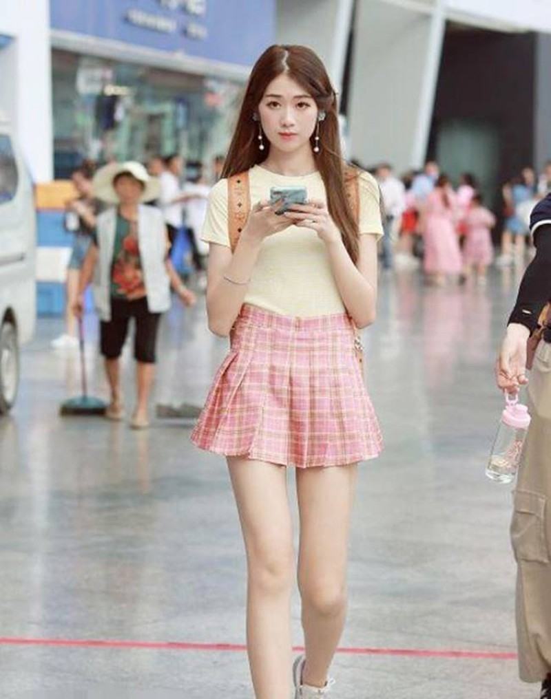 Ảnh girl xinh mặc váy ngắn xếp ly