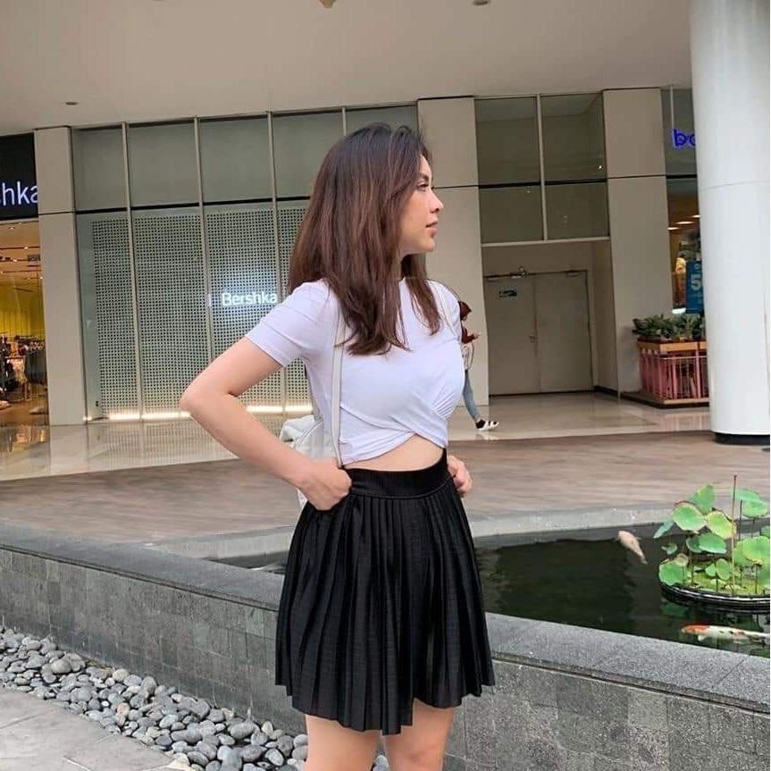 Ảnh girl xinh mặc váy xếp ly cực đẹp