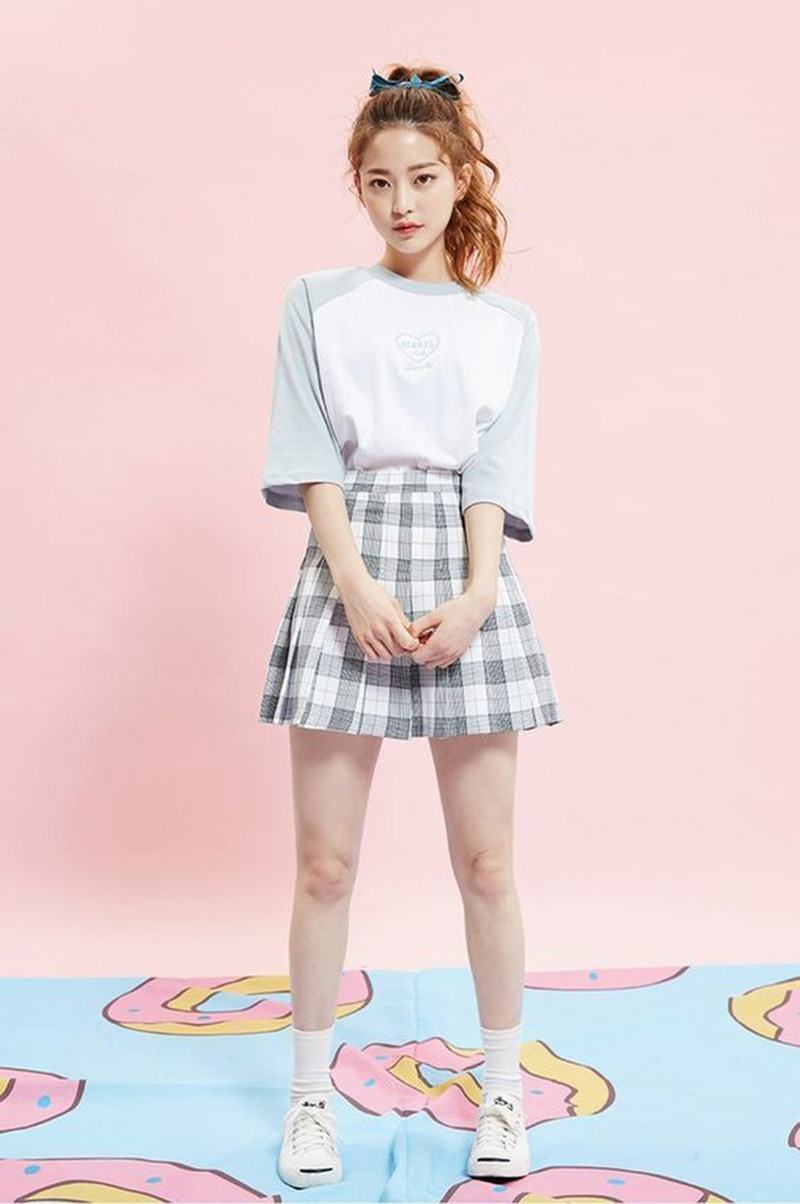 Ảnh girl xinh mặc váy xếp ly cực ngắn