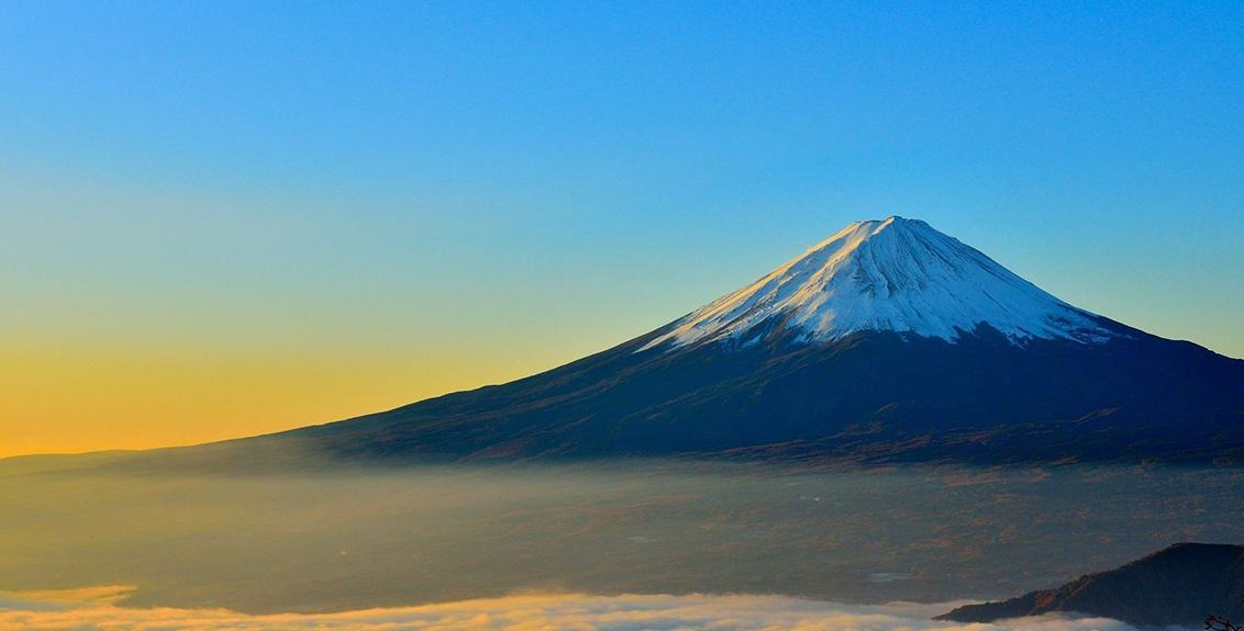 Hình ảnh núi Phú Sĩ lúc bình minh
