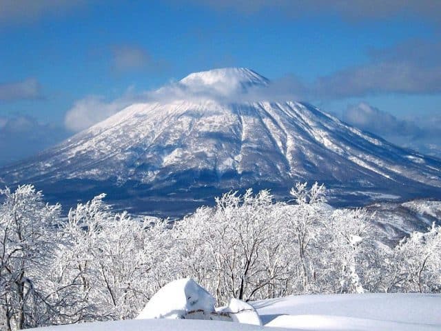 Hình ảnh núi Phú Sĩ phủ đầy tuyết