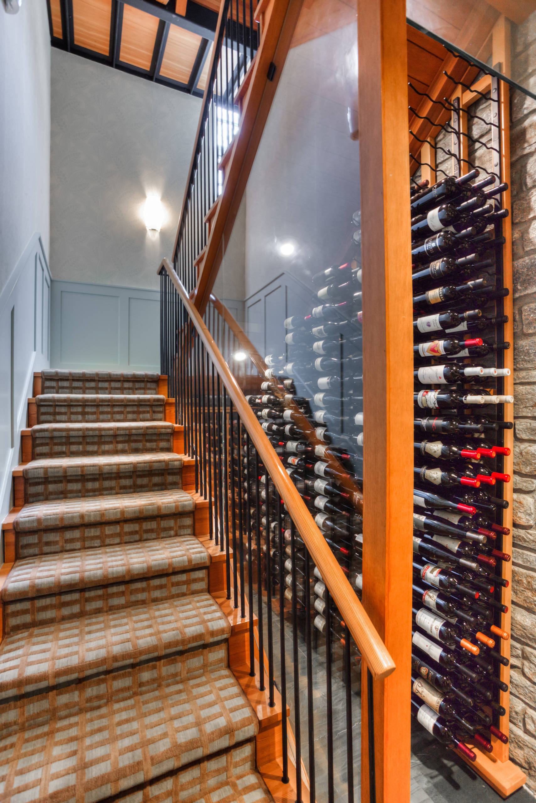 Tủ rượu gỗ dưới gầm cầu thang đẹp nhất