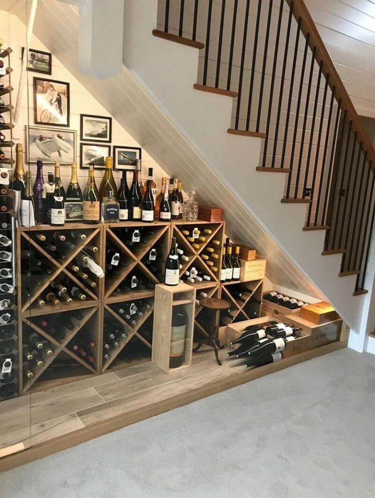 Tủ rượu gầm cầu thang đẹp nhất