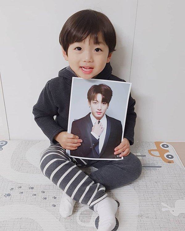 Hình ảnh em bé Hàn Quốc dễ thương như thần tượng