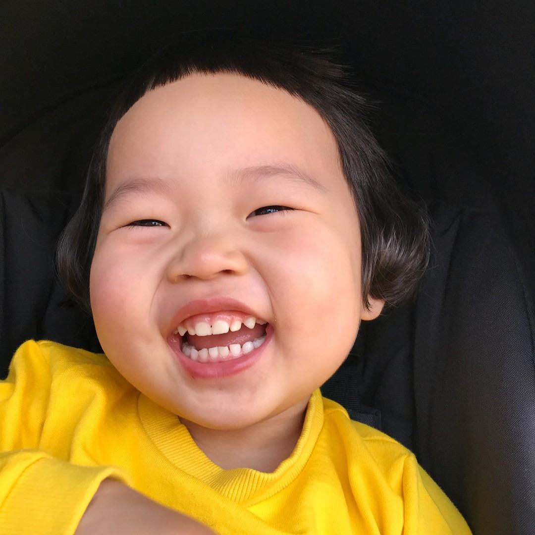 Hình ảnh em bé Hàn Quốc bụ bẫm, dễ thương