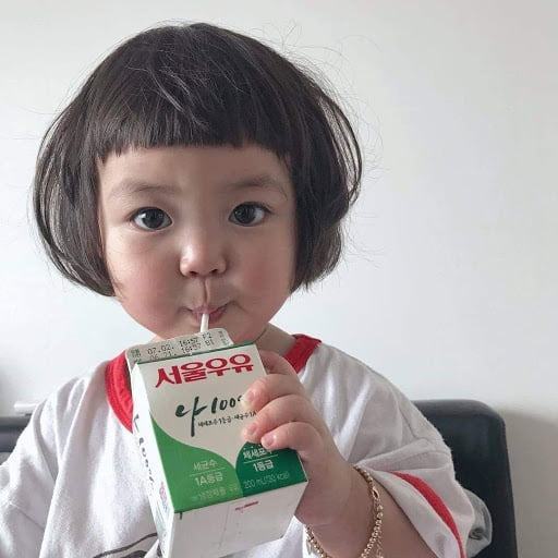 Hình ảnh em bé Hàn Quốc ngây thơ và dễ thương