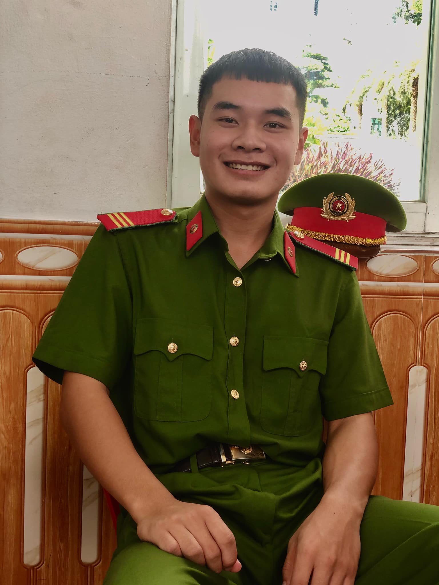 Hình ảnh người công an Việt Nam