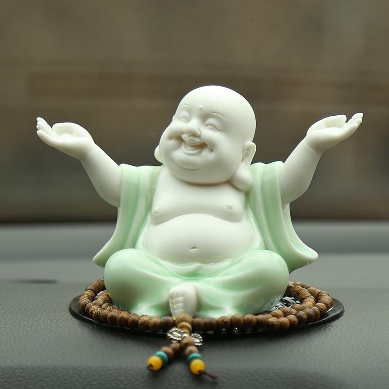 Tượng Phật Di Lặc dang rộng hai tay