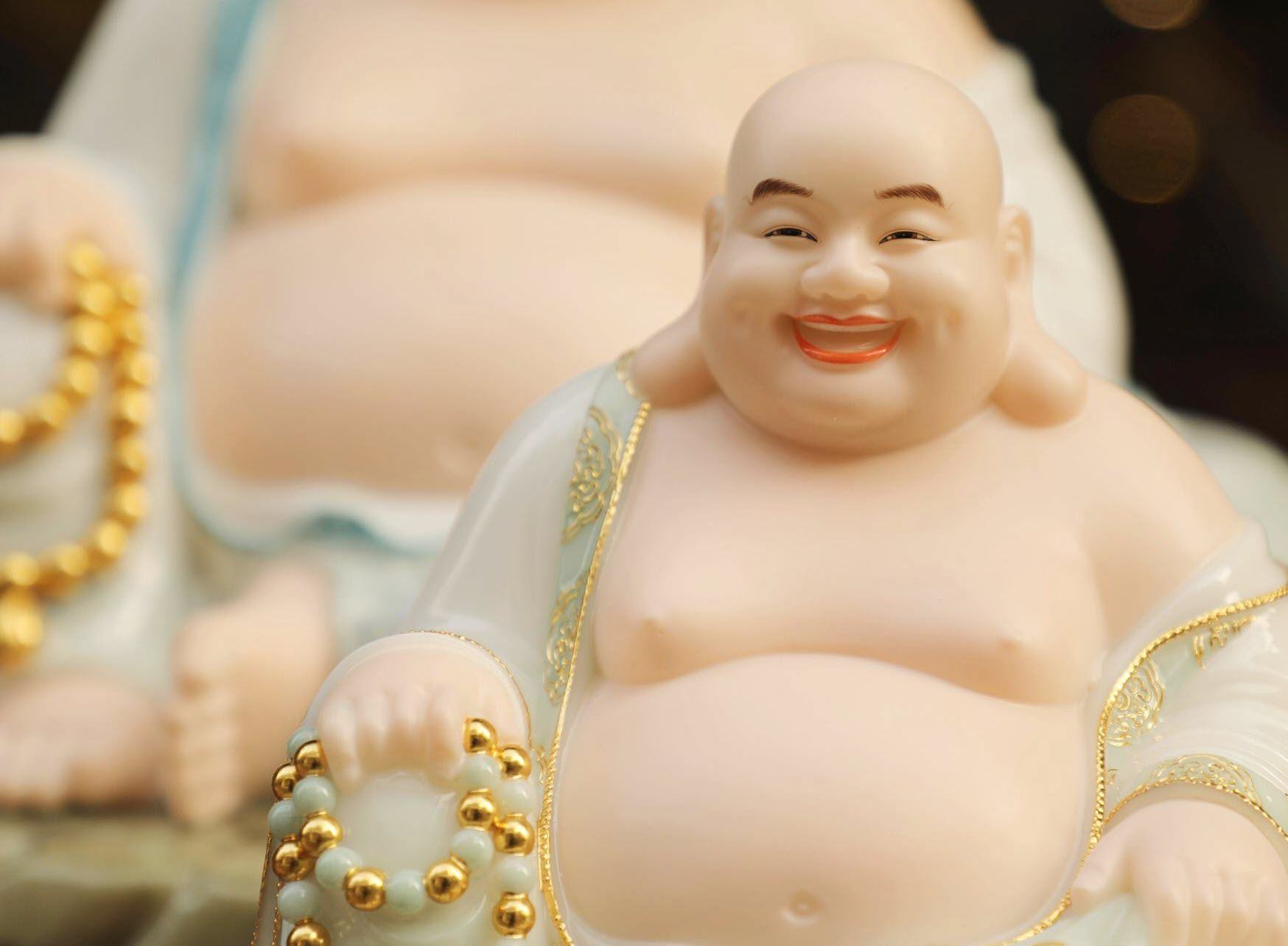Tượng Phật Di Lặc mỉm cười hạnh phúc