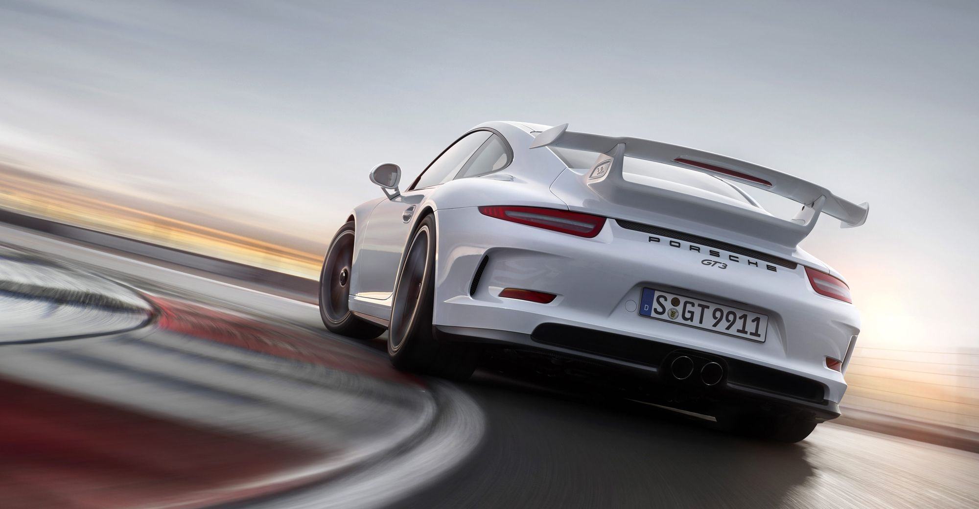 Siêu xe Porsche GT3 màu trắng