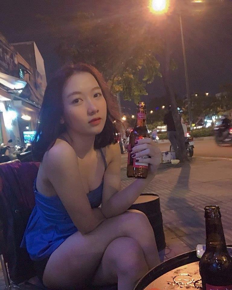 Hình ảnh gái xinh uống bia