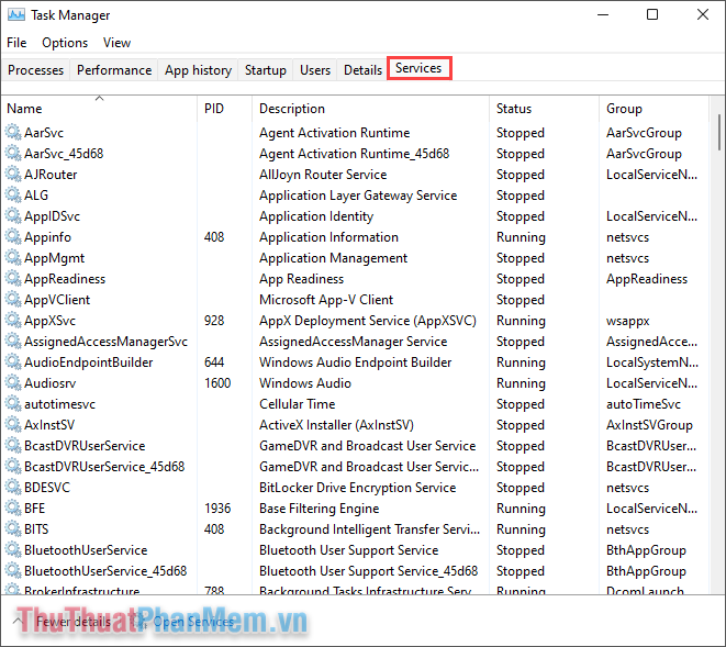Chọn tab Services để bắt đầu kiểm tra các dịch vụ trên máy tính Windows 10, 11.