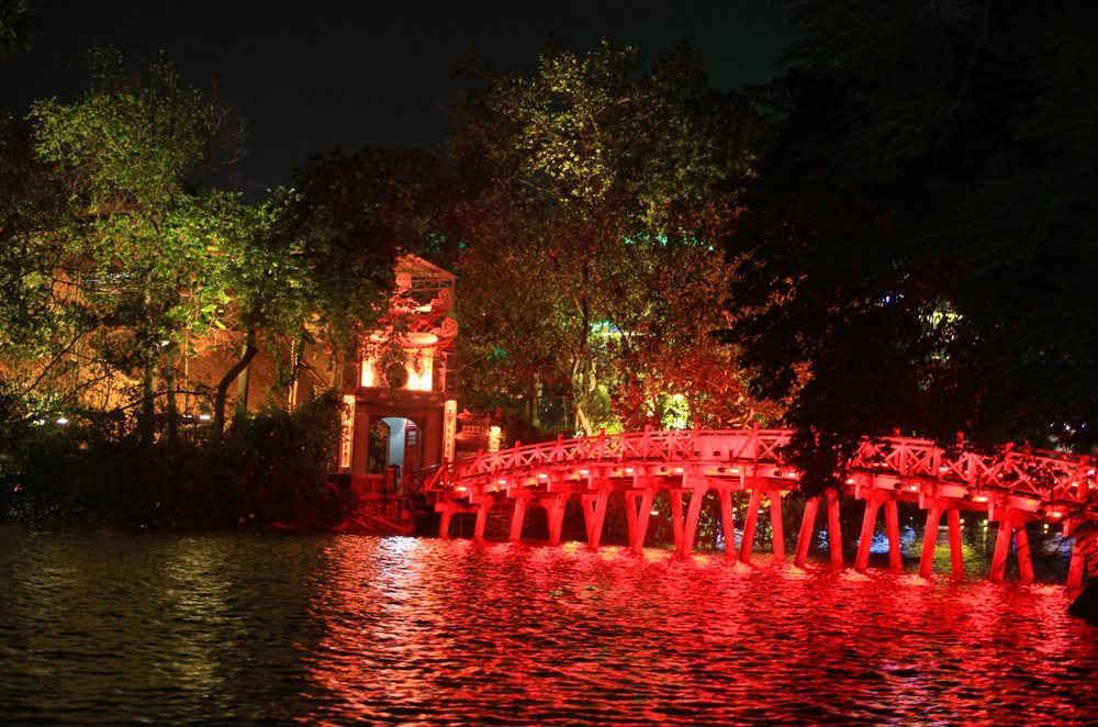 Hình ảnh Hồ Hoàn Kiếm về đêm rất đẹp