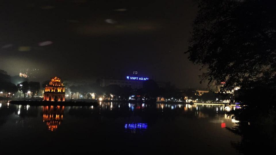 Hồ Hoàn Kiếm về đêm đẹp quá