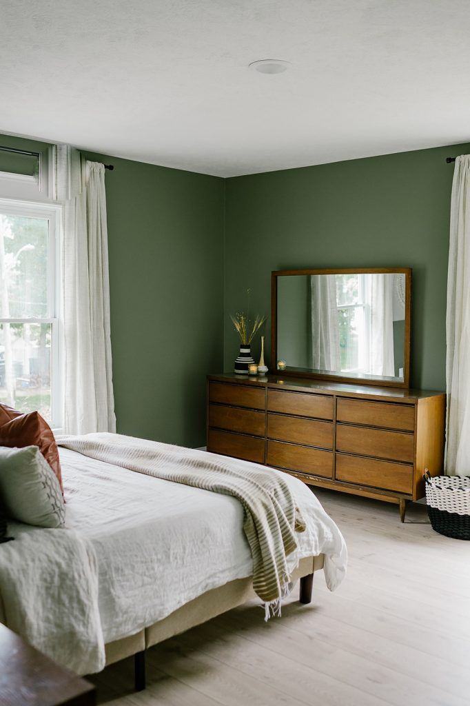Thiết kế phòng ngủ màu xanh đậm đẹp