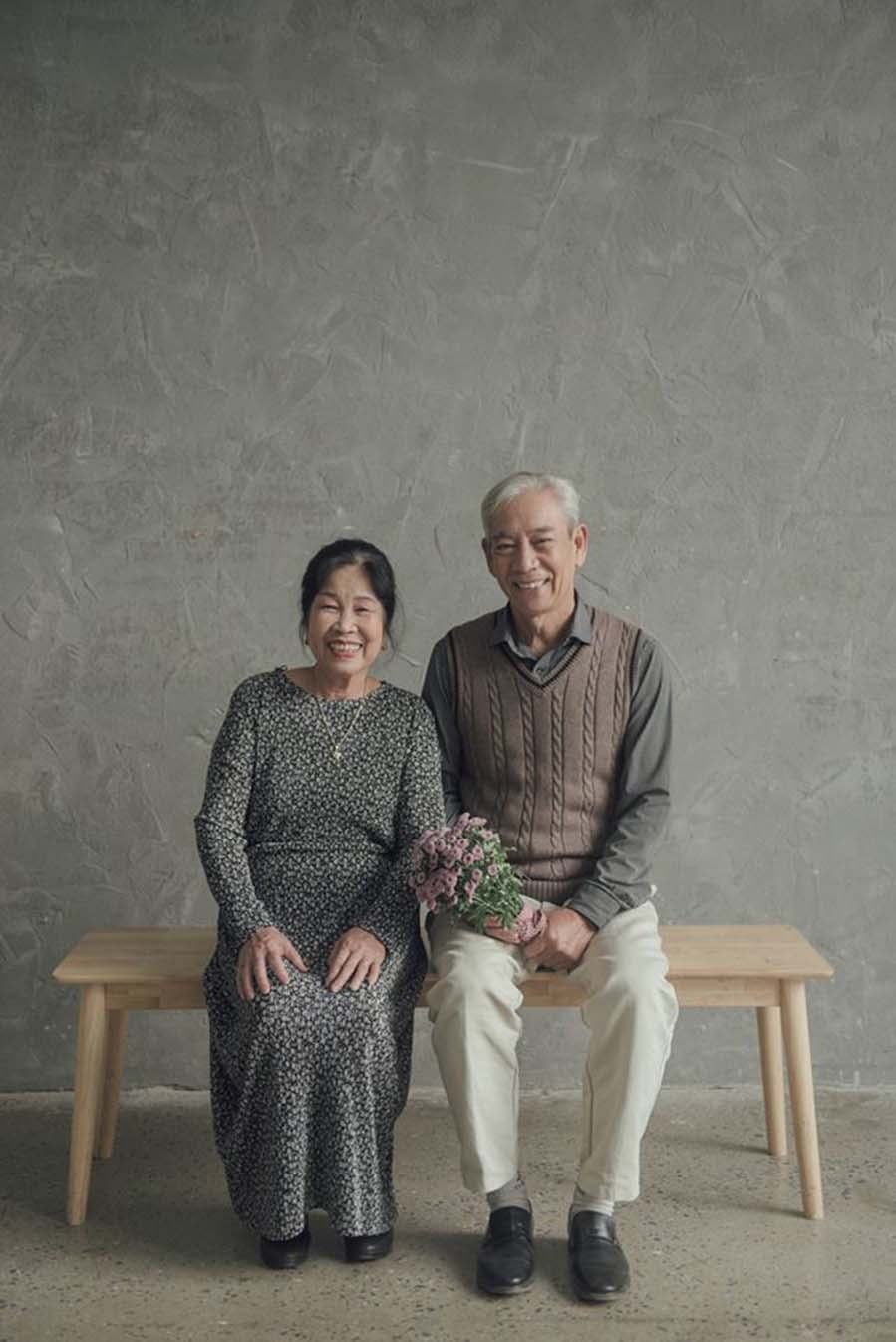 Hình ảnh cặp đôi già dễ thương