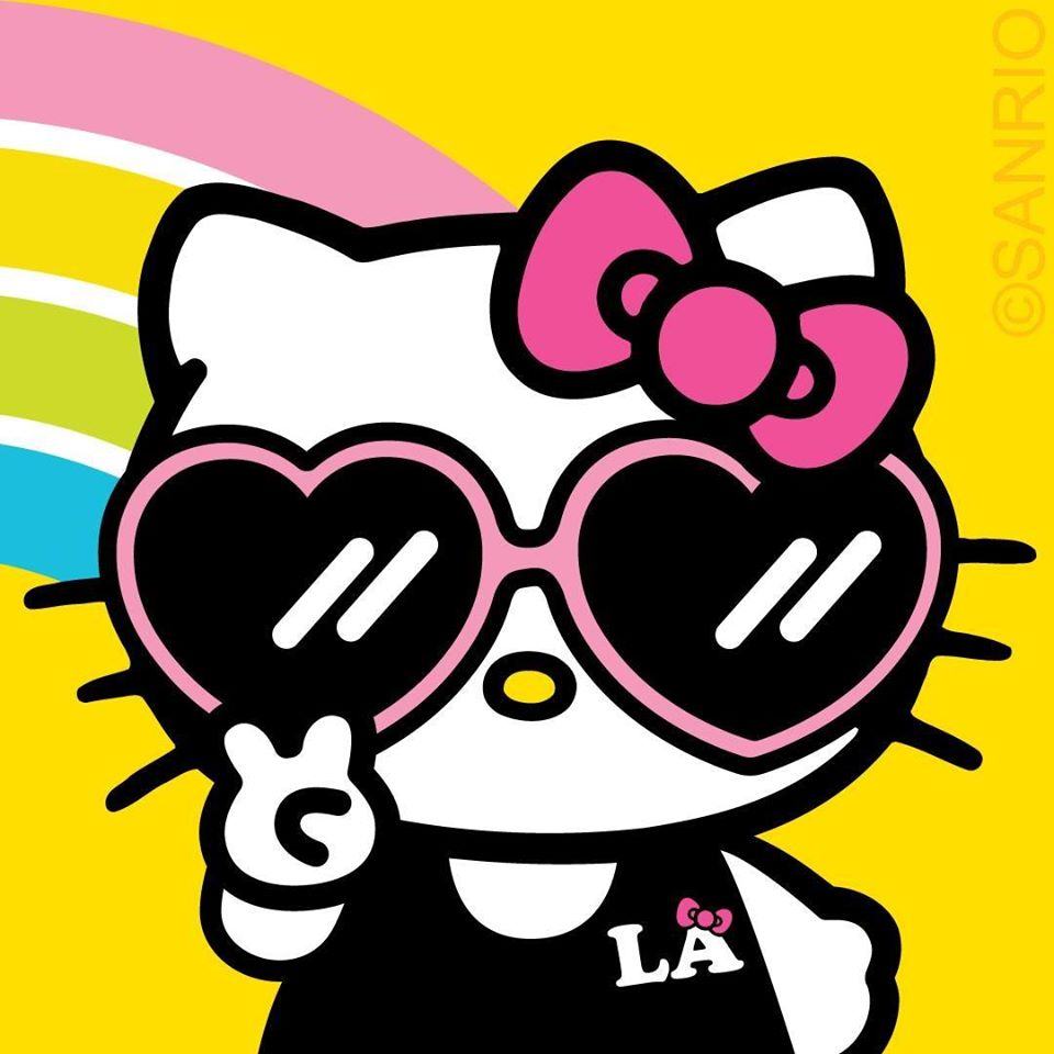 Hello Kitty đeo kính sành điệu