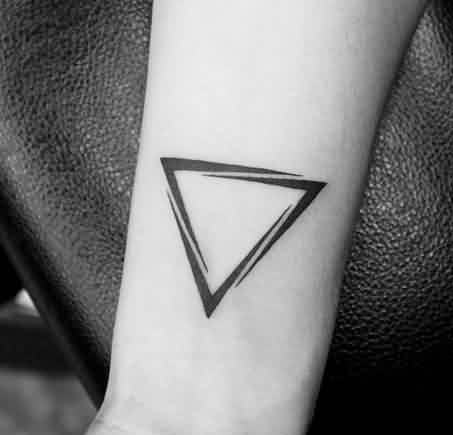Hình xăm tam giác ở tay