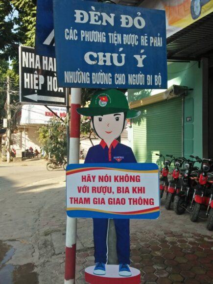 Hình nộm công khai hình ảnh an toàn giao thông