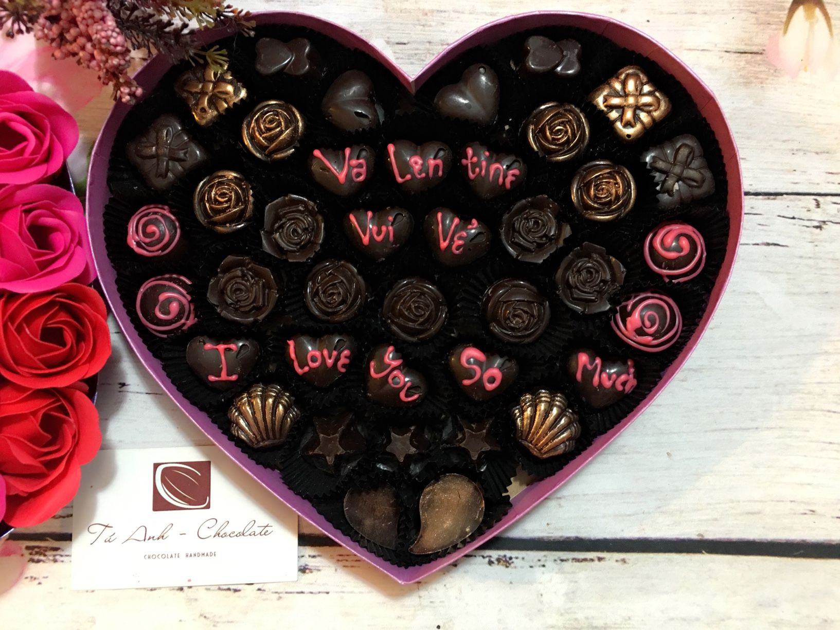 Hình ảnh hộp socola Valentine hạnh phúc