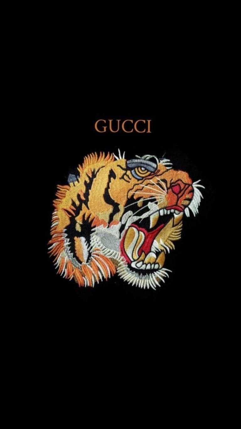 Con hổ Gucci trên nền đen