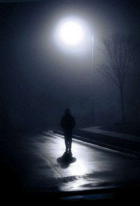 Hình ảnh con đường buồn trong đêm