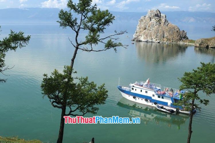 Hồ Baikal nằm ở phía đông Siberia của Nga