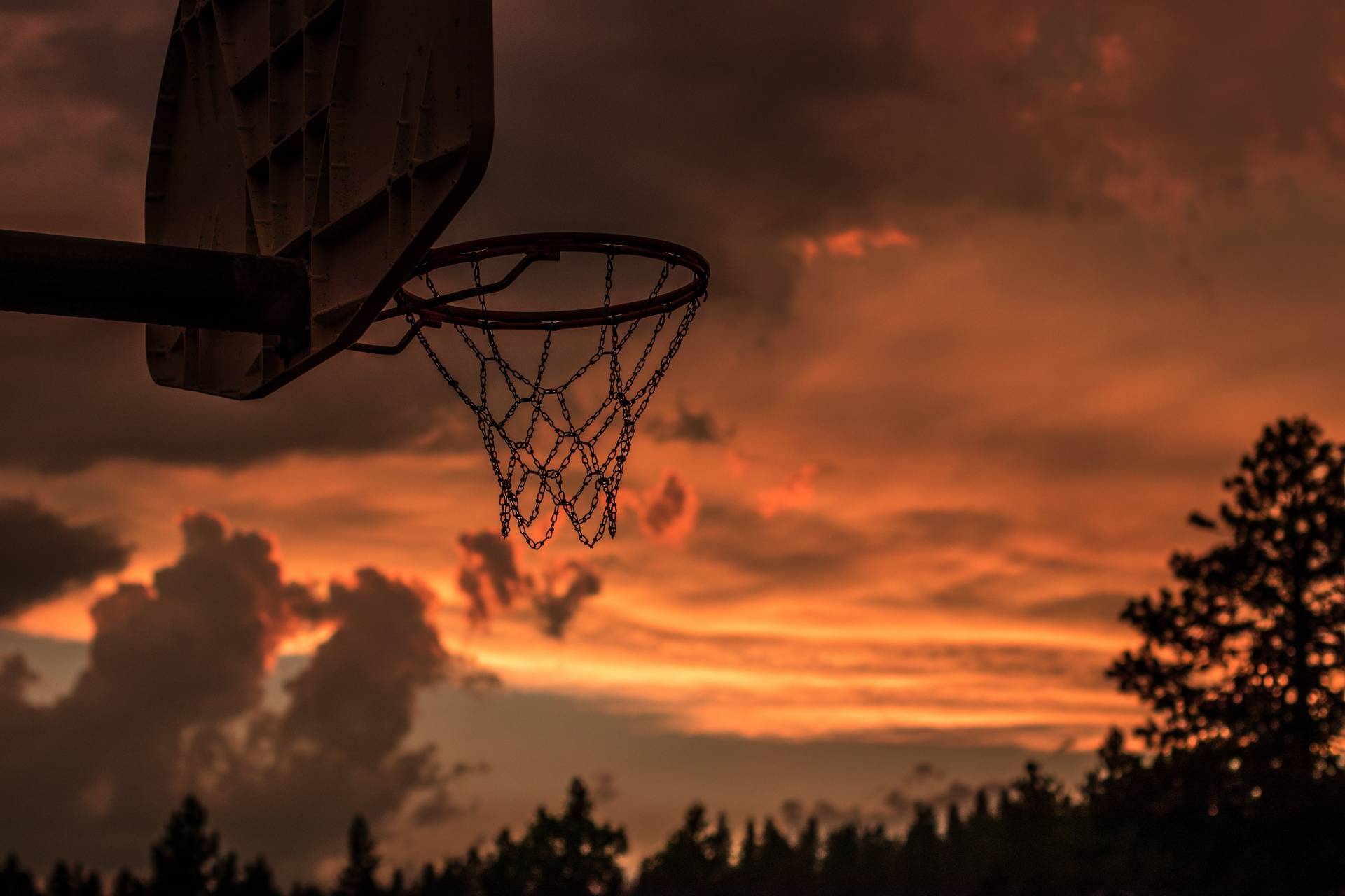 Hình ảnh rổ bóng rổ buổi chiều