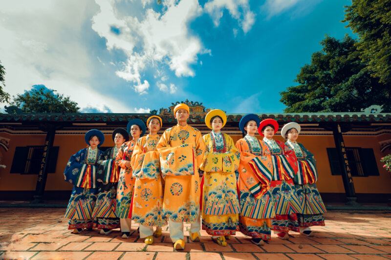 Ảnh nhóm đẹp trong trang phục truyền thống Việt Nam