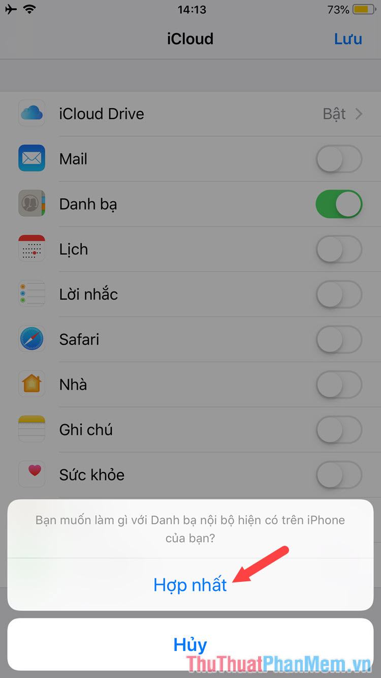 Nhấn Hợp nhất để lưu danh bạ vào iCloud