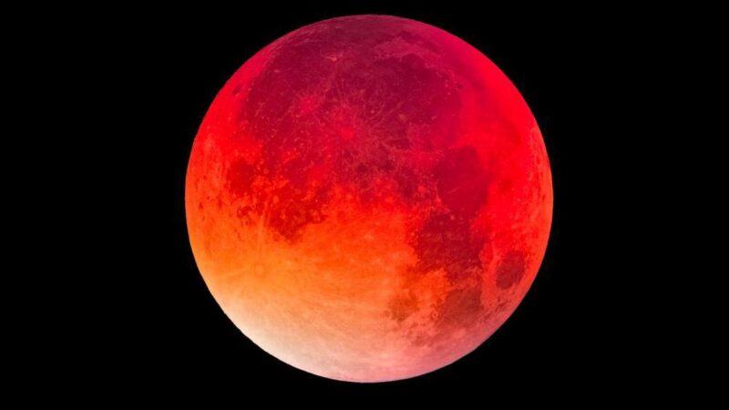 Hình ảnh mặt trăng máu to và tròn tuyệt đẹp