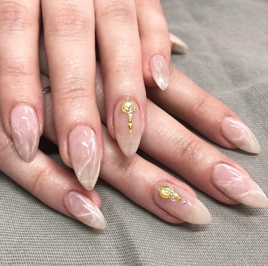 Hình ảnh mẫu nail đẹp như đá thạch anh lấp lánh