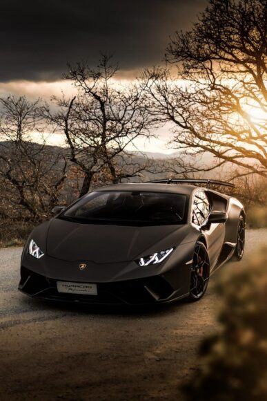 Hình nền Lamborghini trên đường