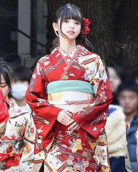 Cô gái Tây Ban Nha đấu với kimono