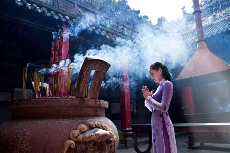 cầu nguyện trong hình ảnh ngôi đền