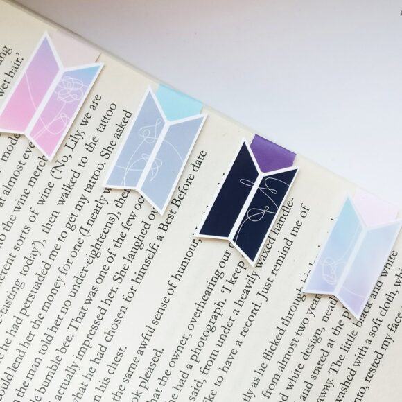 Một hình ảnh logo bts đẹp cho bookmark