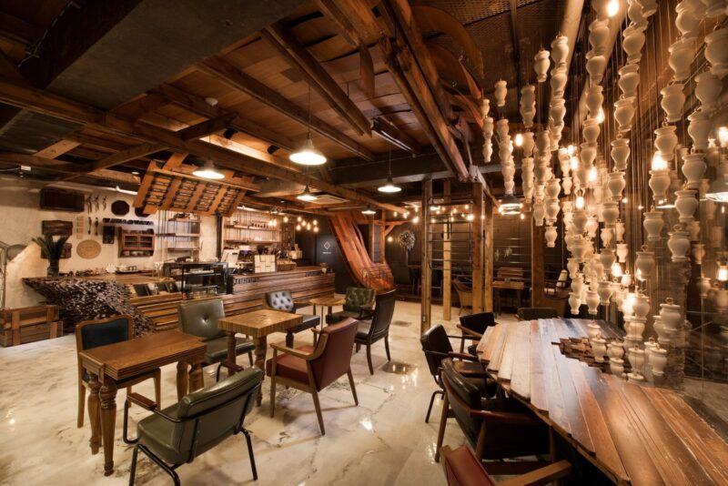 Hình ảnh quán cafe đẹp với tông màu trầm ấm
