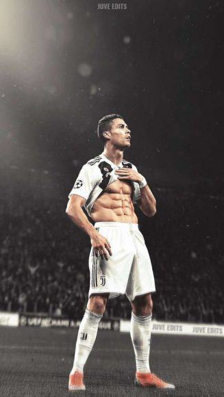 Ronaldo khoe 6 phong độ đỉnh cao
