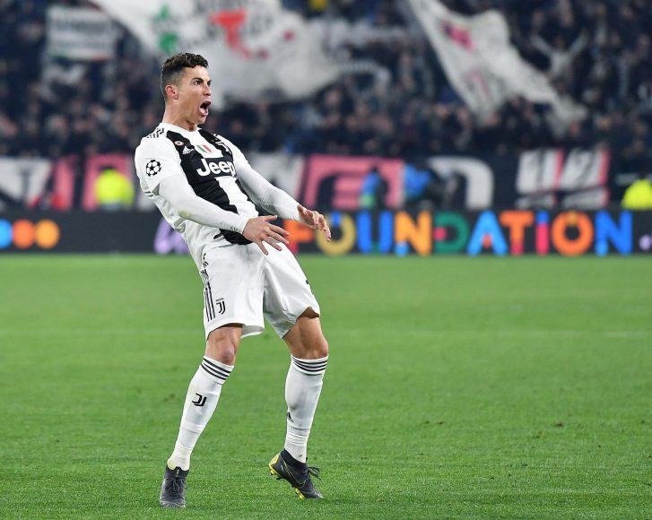 Cristiano Ronaldo ăn mừng bàn thắng bằng bức ảnh đầy cảm xúc