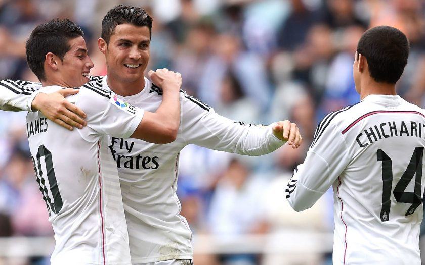 Ronaldo ăn mừng cùng đồng đội
