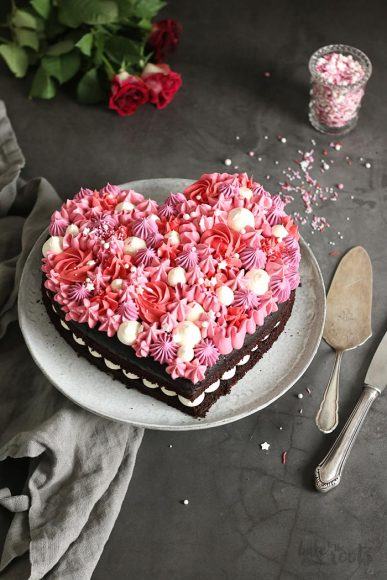 Bánh sinh nhật hình trái tim ngày lễ tình nhân