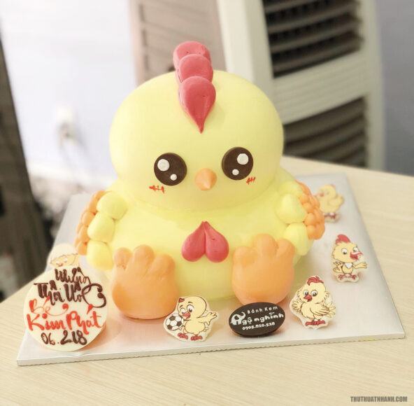 Bánh sinh nhật con gà với chú gà trống khổng lồ đẹp mắt