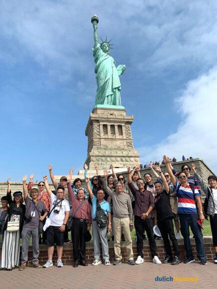 Tượng Nữ thần Tự do với khách du lịch