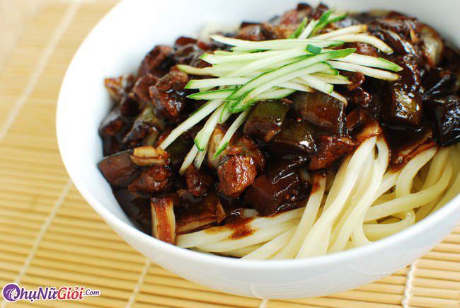 Cách làm mì tương đen Jajangmyeon chuẩn vị mì trộn Hàn Quốc