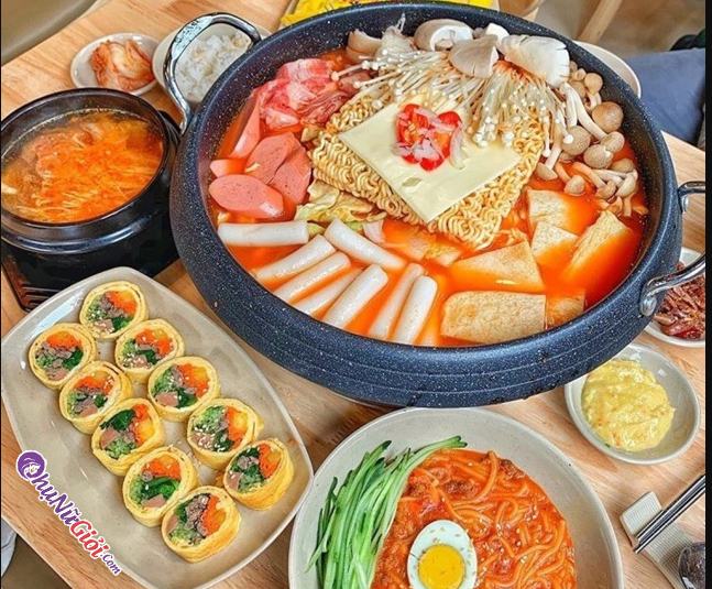 Cách nấu lẩu tokbokki đơn giản tại nhà ngon chuẩn vị Hàn Quốc