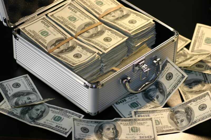 Hình ảnh đô la Mỹ trong vali